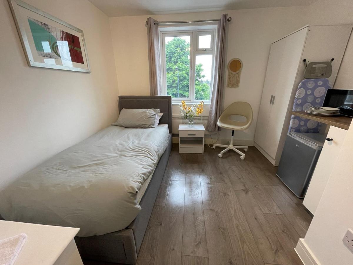 Letzi Premium Cozy Retreat Private En-Suite Rooms, Wembley Londres Exterior foto