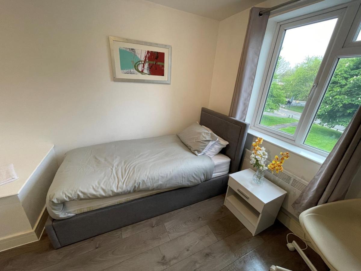 Letzi Premium Cozy Retreat Private En-Suite Rooms, Wembley Londres Exterior foto