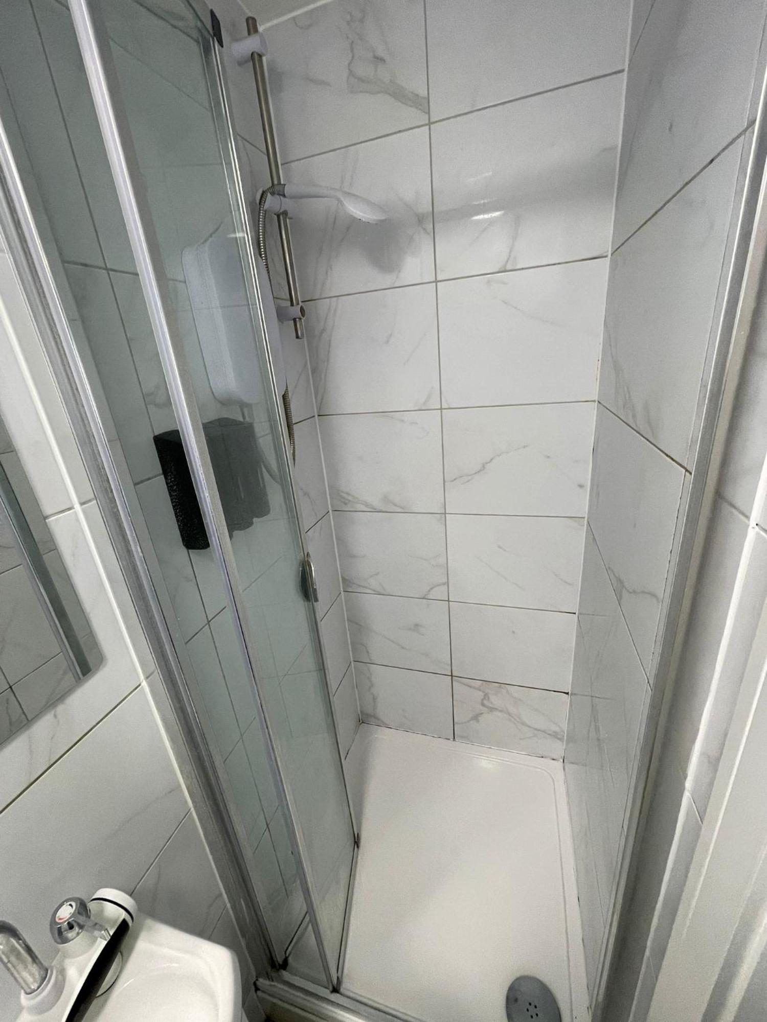 Letzi Premium Cozy Retreat Private En-Suite Rooms, Wembley Londres Exterior foto