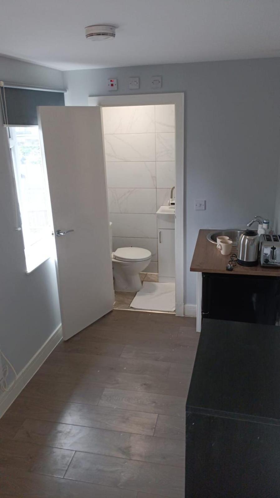 Letzi Premium Cozy Retreat Private En-Suite Rooms, Wembley Londres Exterior foto